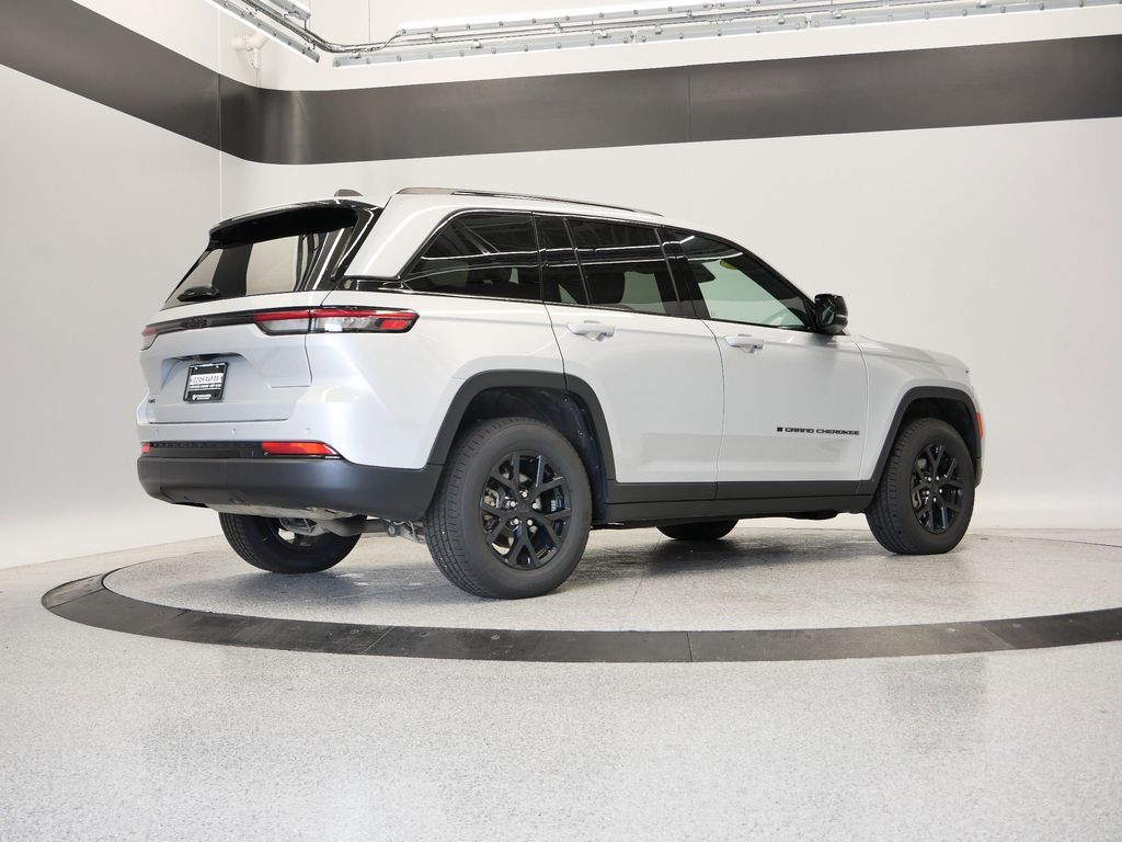 Thumbnail: 2024 Jeep Grand Cherokee - 46