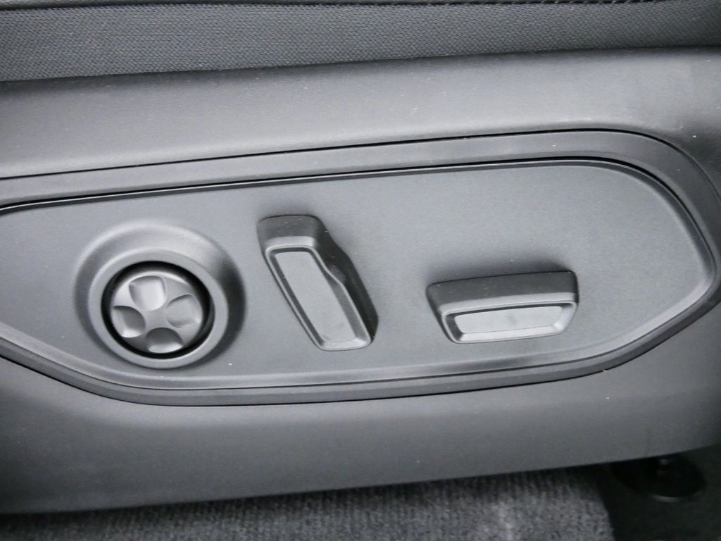 Thumbnail: 2025 Jeep Grand Cherokee - 23