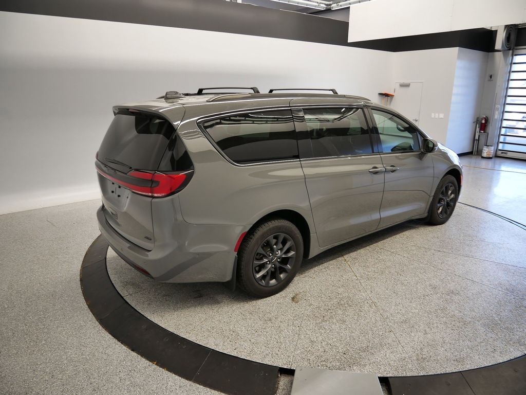 Thumbnail: 2021 Chrysler Pacifica - 18