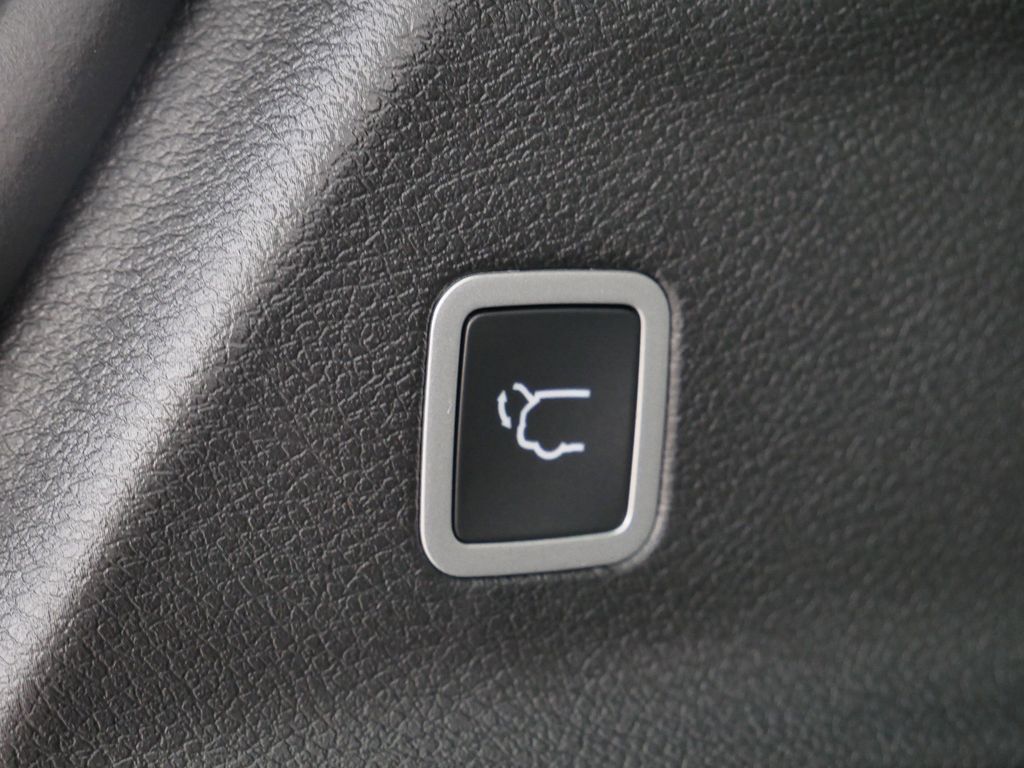 Thumbnail: 2026 Chrysler Pacifica - 12