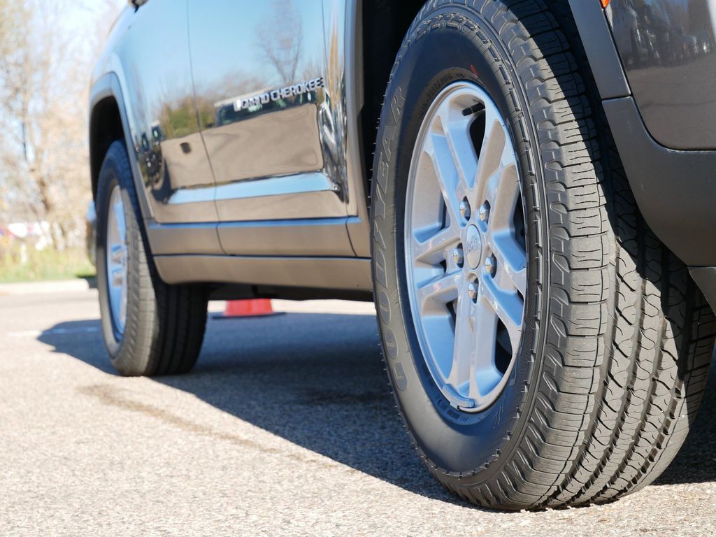 Thumbnail: 2025 Jeep Grand Cherokee - 6