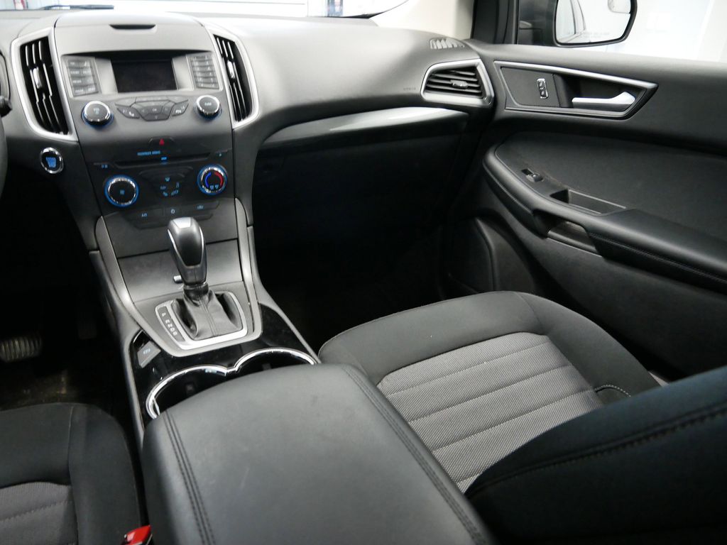 Thumbnail: 2017 Ford Edge - 25