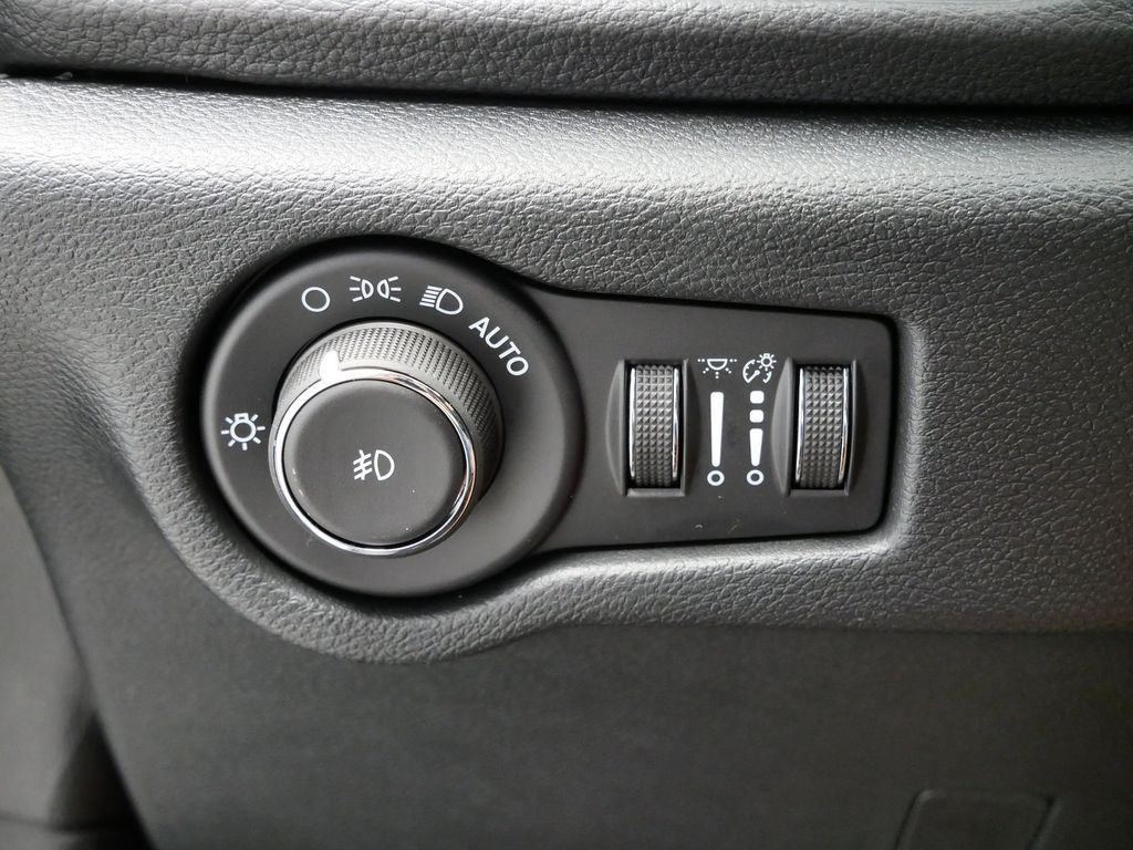 Thumbnail: 2026 Chrysler Pacifica - 21