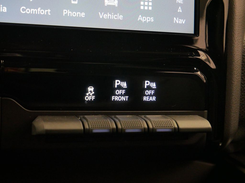 Thumbnail: 2025 RAM 1500 - 33