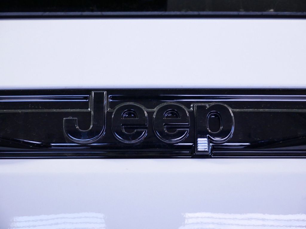 Thumbnail: 2024 Jeep Grand Cherokee - 13