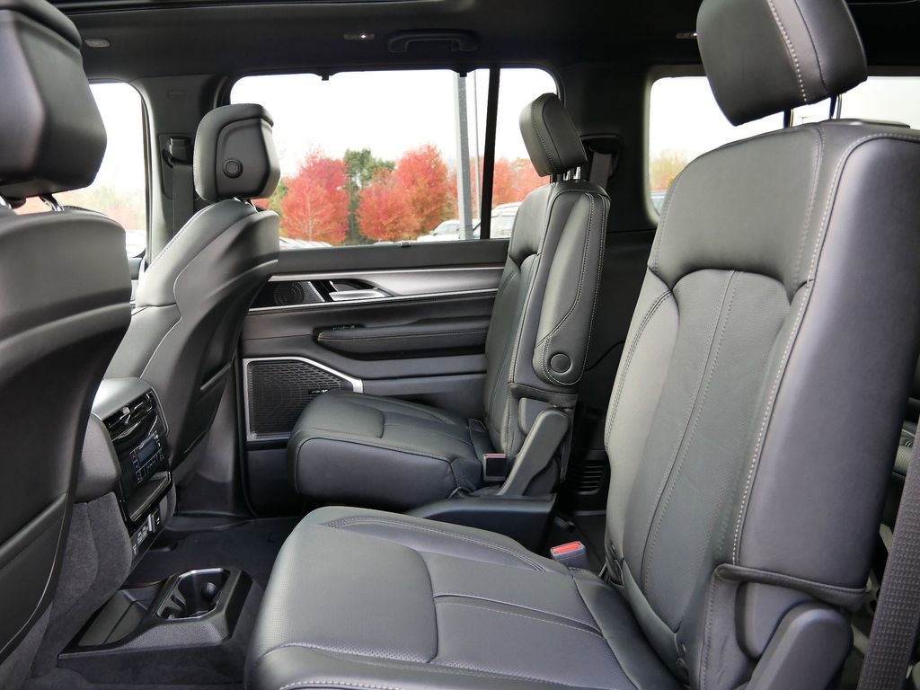 Thumbnail: 2025 Jeep Wagoneer - 10