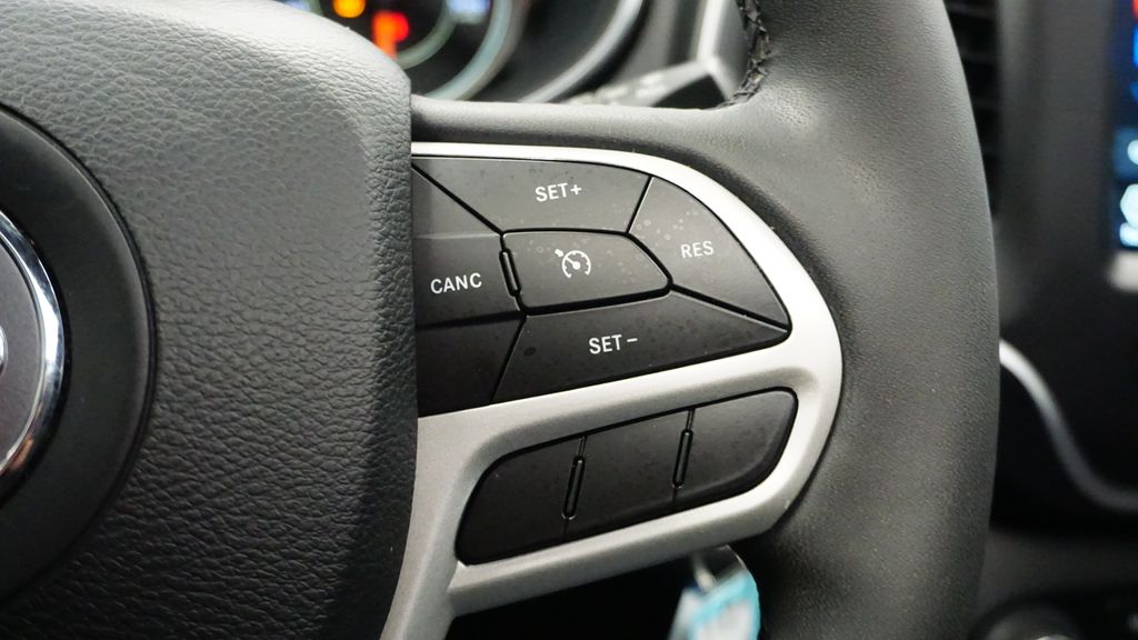 Thumbnail: 2022 Jeep Cherokee - 37