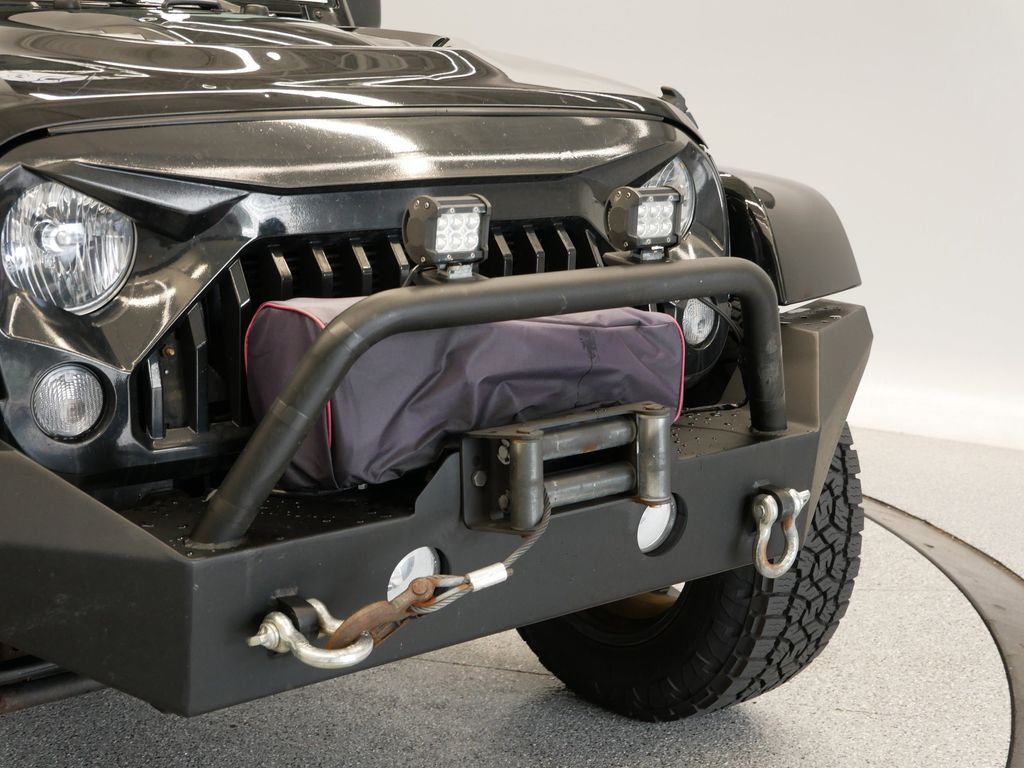 Thumbnail: 2015 Jeep Wrangler - 16