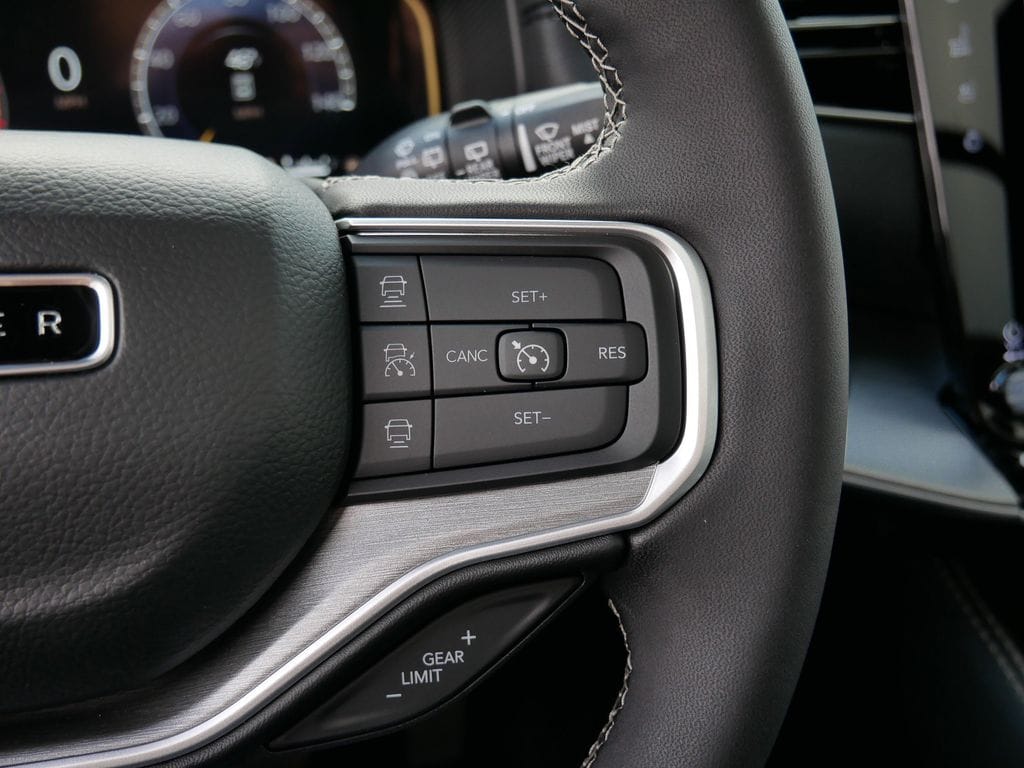 Thumbnail: 2025 Jeep Wagoneer - 28