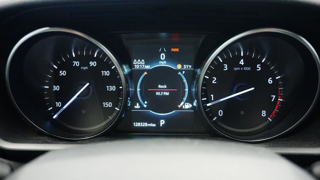 Thumbnail: 2020 Land Rover Discovery - 34