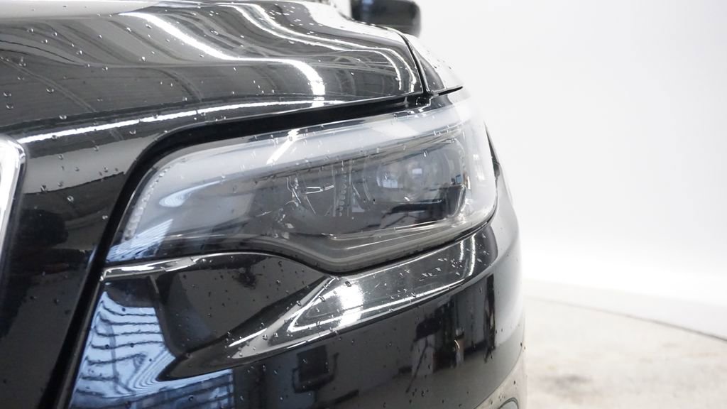 Thumbnail: 2019 Jeep Cherokee - 12