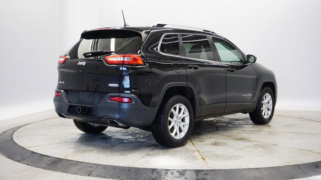 Thumbnail: 2017 Jeep Cherokee - 6