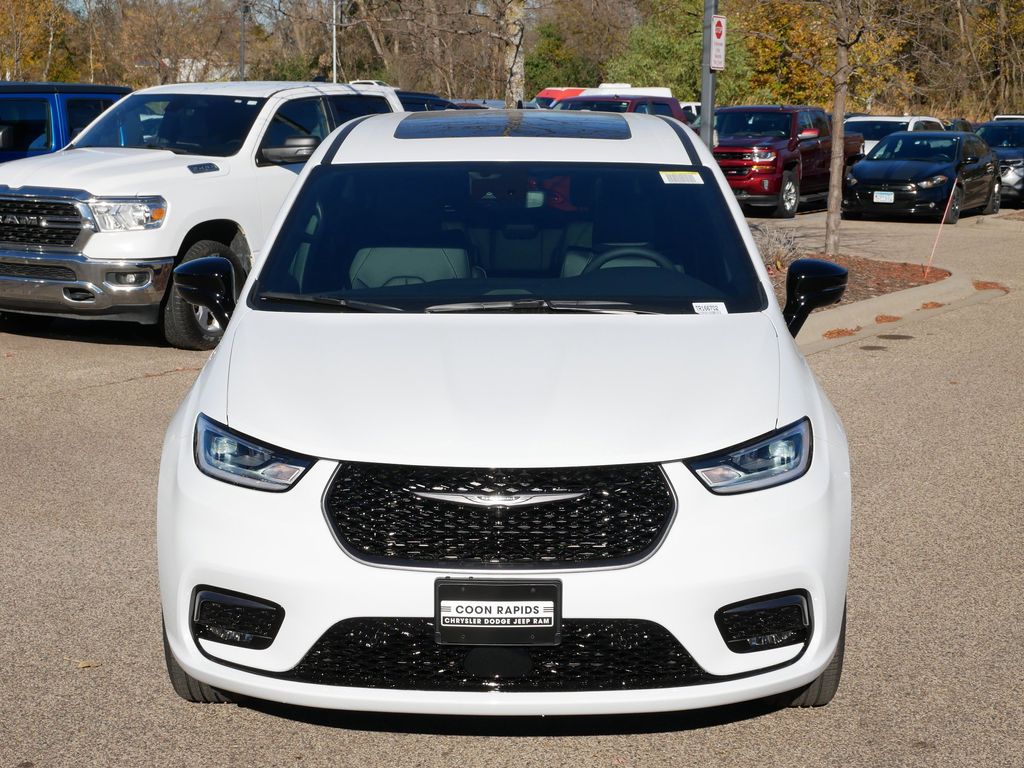 Thumbnail: 2026 Chrysler Pacifica - 18