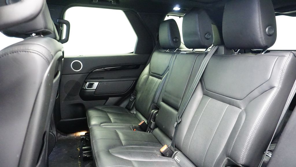 Thumbnail: 2020 Land Rover Discovery - 21