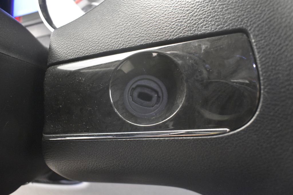 Thumbnail: 2014 Chrysler Town & Country - 48