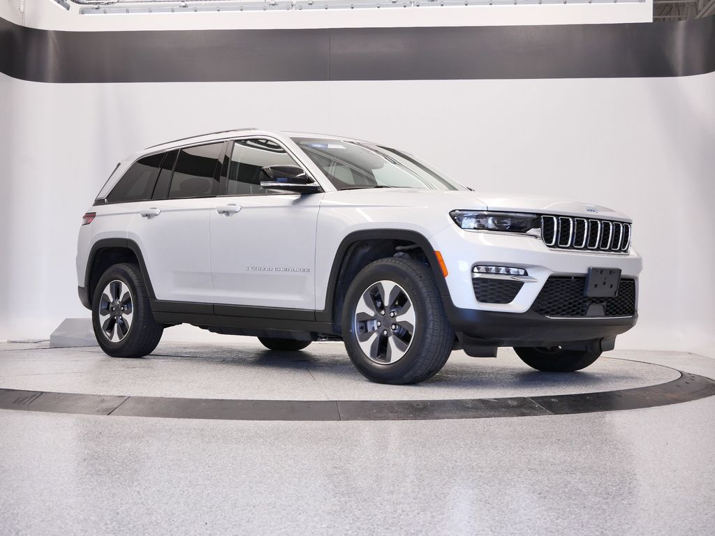 Thumbnail: 2022 Jeep Grand Cherokee - 9