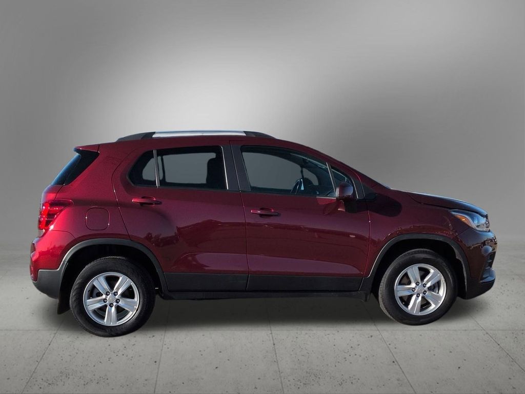 Thumbnail: 2022 Chevrolet Trax - 10