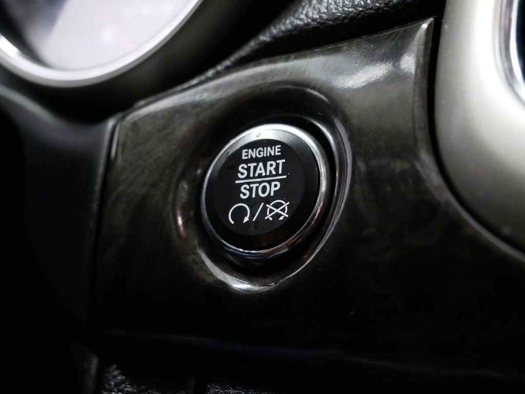2012 Jeep Grand Cherokee Laredo 33