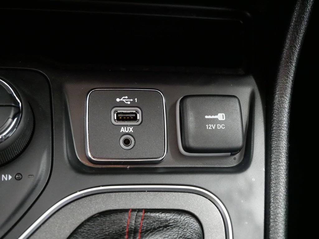 Thumbnail: 2022 Jeep Cherokee - 40