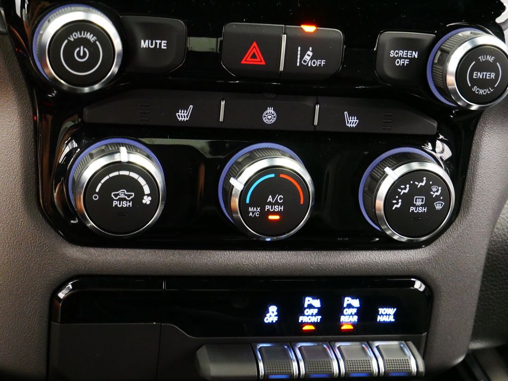 Thumbnail: 2025 RAM 1500 - 27