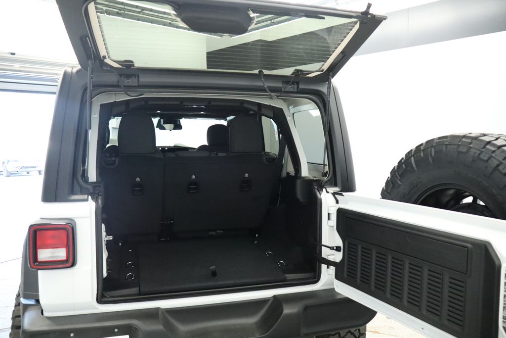 Thumbnail: 2026 Jeep Wrangler - 18