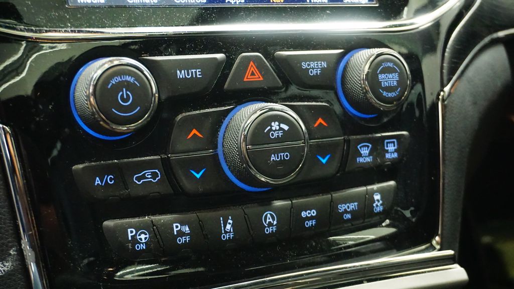 Thumbnail: 2020 Jeep Grand Cherokee - 32