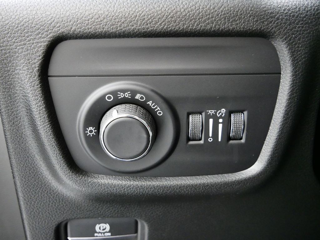 2024 Jeep Grand Cherokee Altitude 38