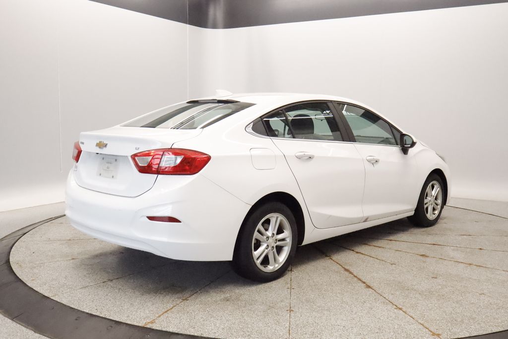 Thumbnail: 2016 Chevrolet Cruze - 10