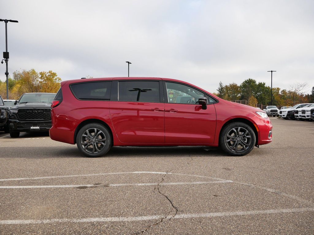 Thumbnail: 2026 Chrysler Pacifica - 47