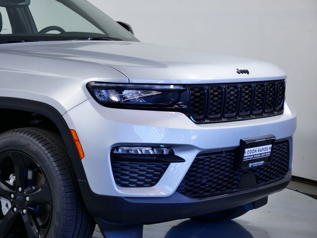 Thumbnail: 2025 Jeep Grand Cherokee - 3