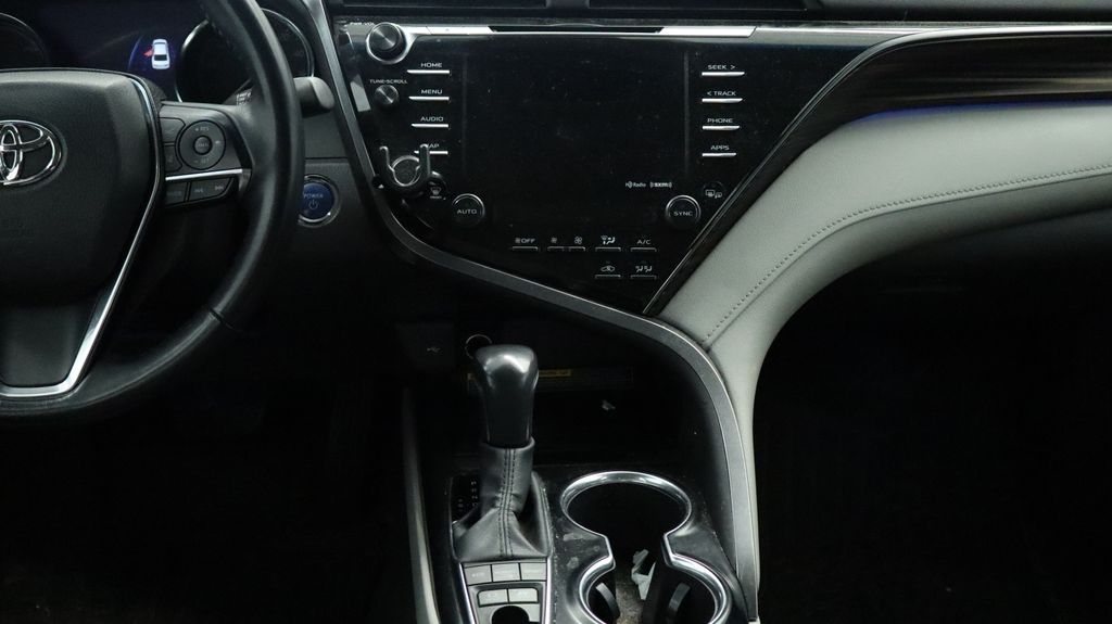 Thumbnail: 2020 Toyota Camry - 20