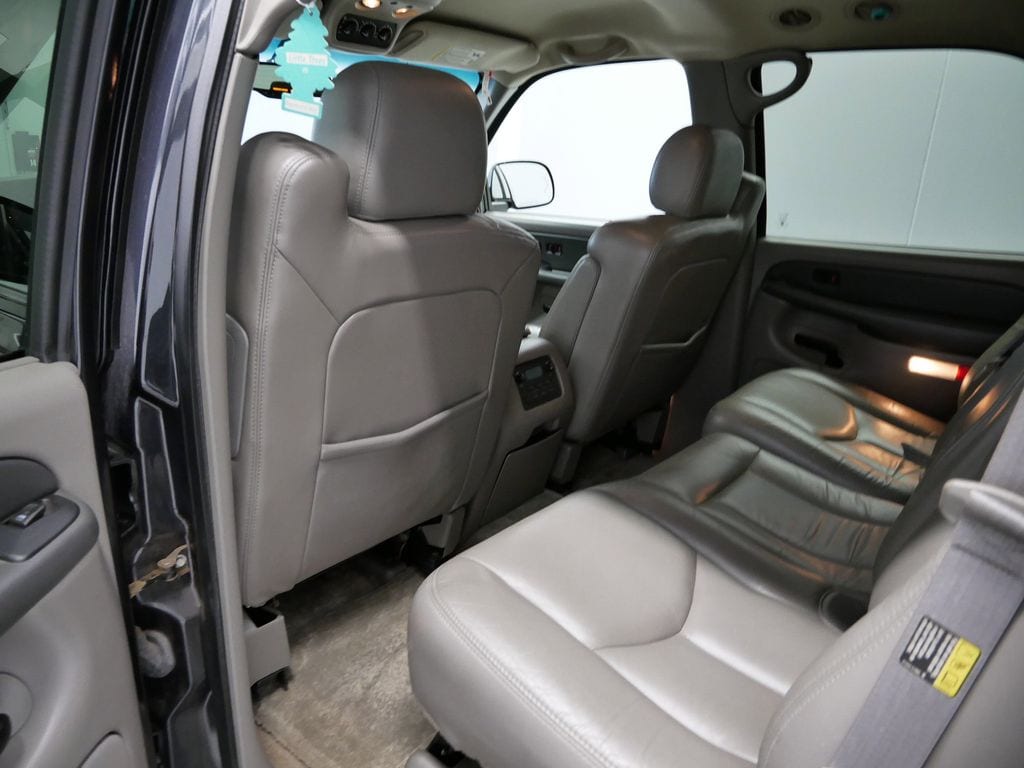 Thumbnail: 2003 Chevrolet Tahoe - 25