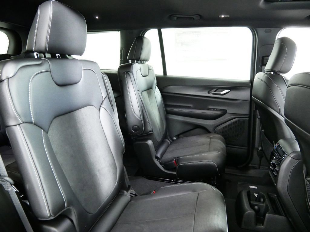 Thumbnail: 2025 Jeep Grand Cherokee L - 24