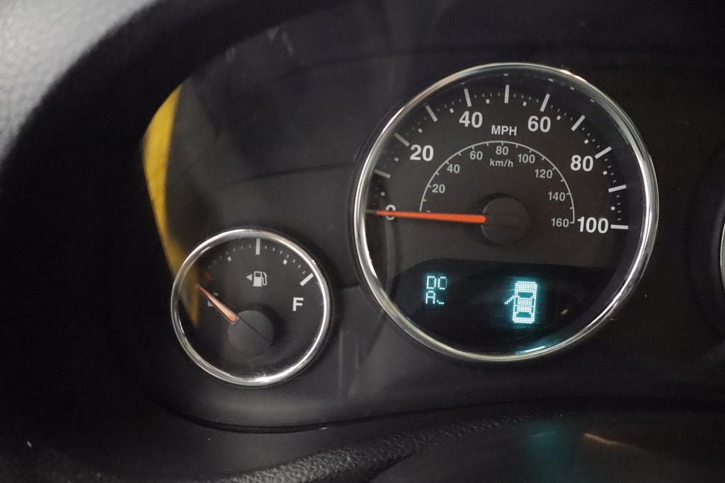 Thumbnail: 2015 Jeep Wrangler - 21