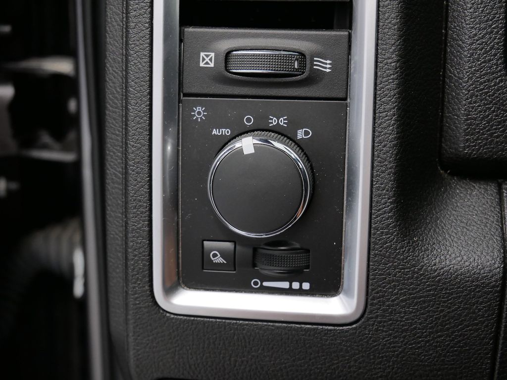 Thumbnail: 2021 RAM 1500 Classic - 17