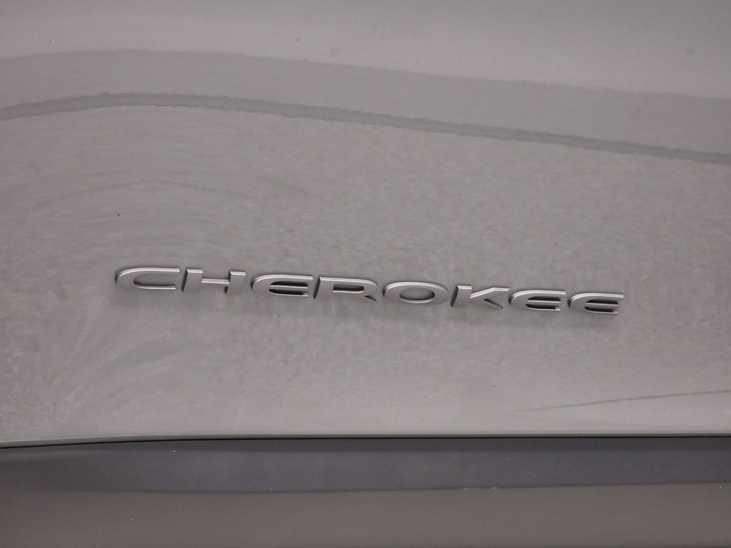 Thumbnail: 2022 Jeep Cherokee - 18