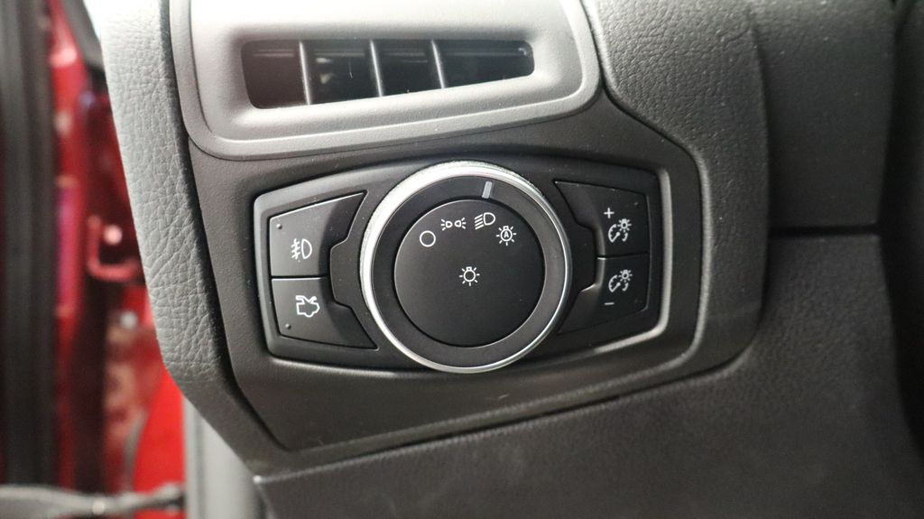 Thumbnail: 2015 Ford Focus - 22