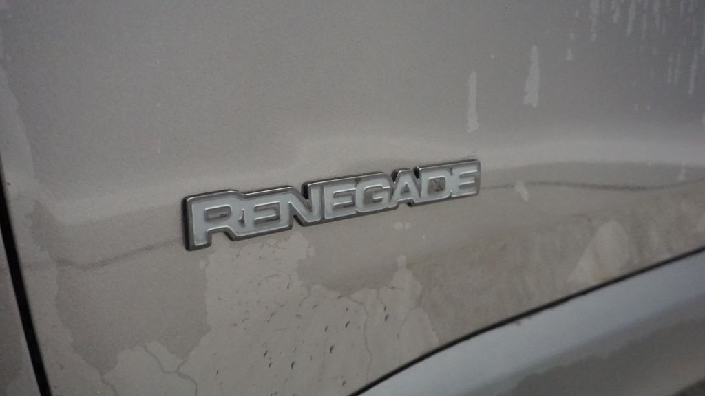 Thumbnail: 2016 Jeep Renegade - 20