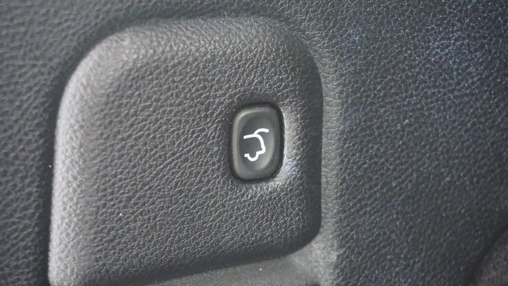 Thumbnail: 2016 Jeep Grand Cherokee - 21