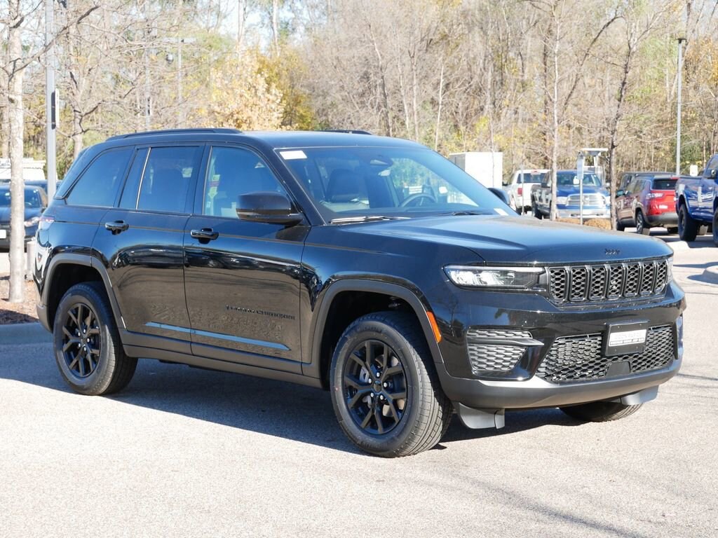 New 2025 Jeep Grand Cherokee Laredo SUV