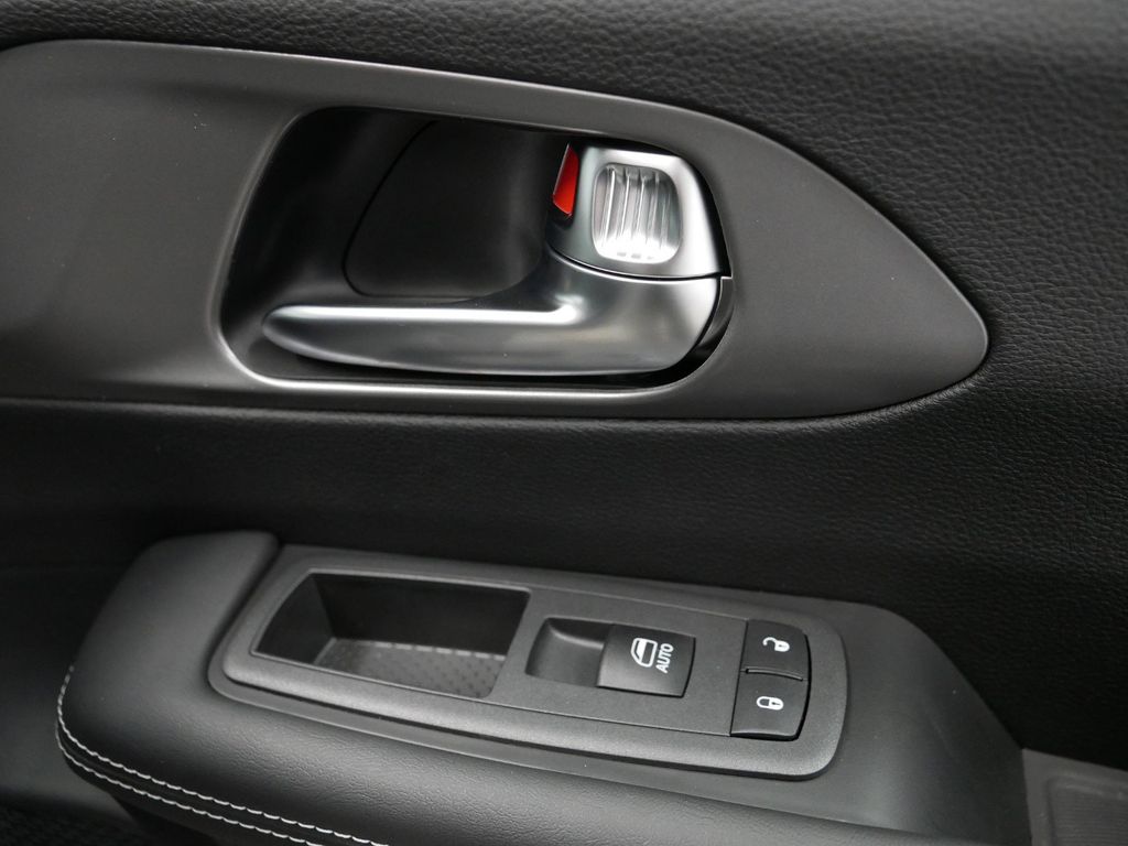 2025 Chrysler Pacifica Hybrid Select 24