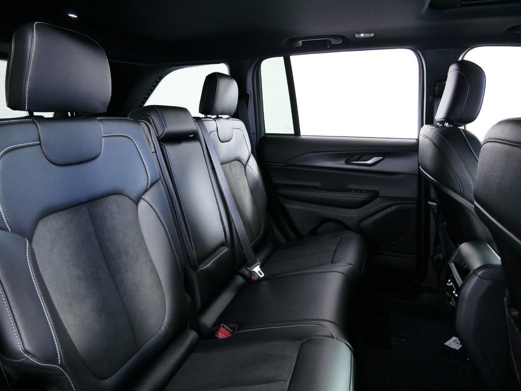 Thumbnail: 2024 Jeep Grand Cherokee - 28