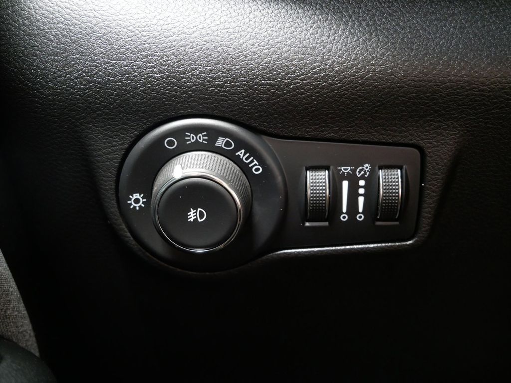 Thumbnail: 2025 Jeep Compass - 24