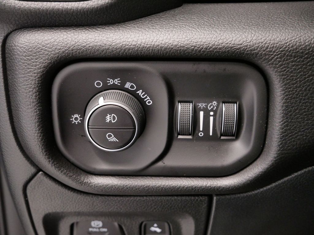 Thumbnail: 2026 RAM 1500 - 21