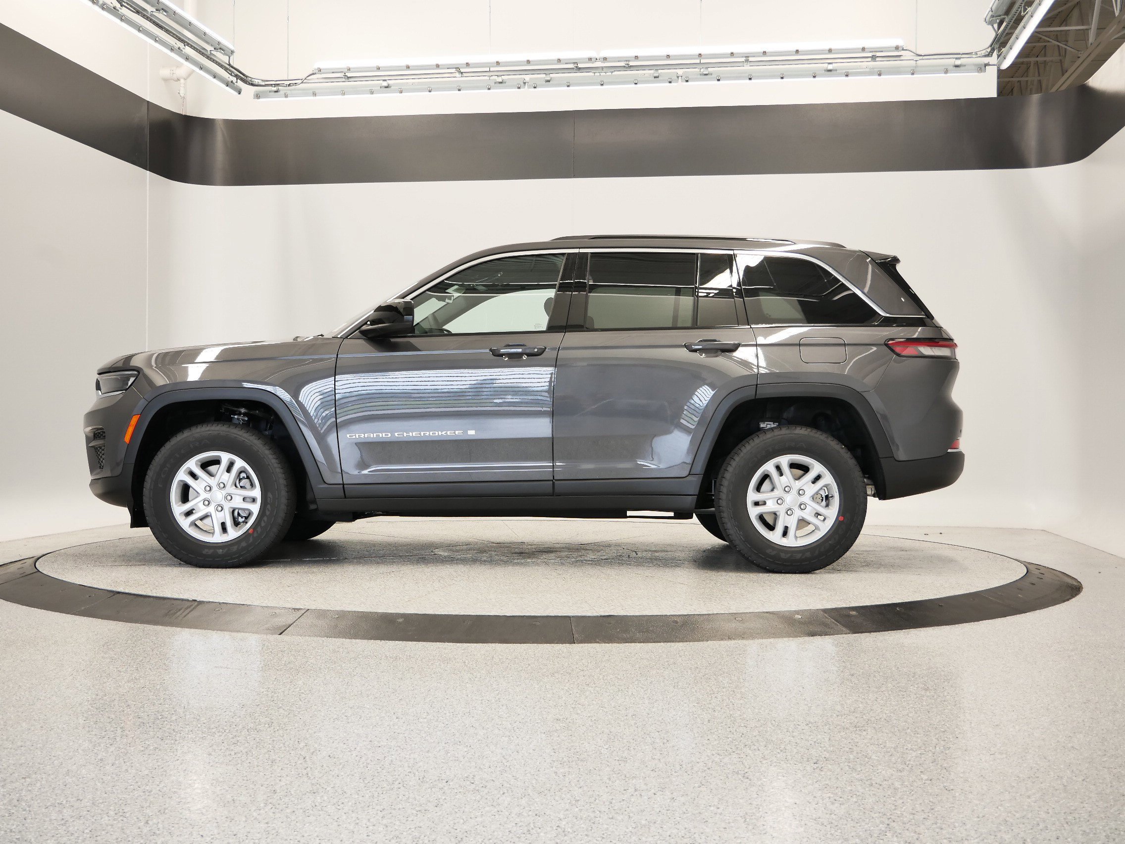 Thumbnail: 2025 Jeep Grand Cherokee - 3