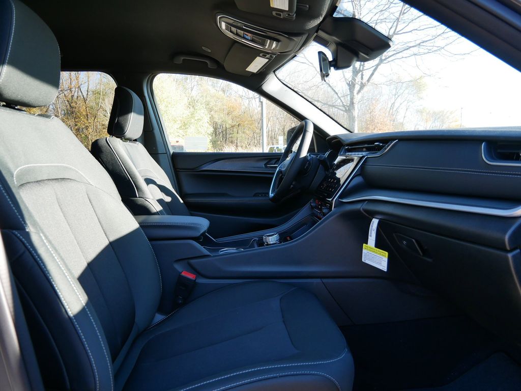 Thumbnail: 2025 Jeep Grand Cherokee - 21