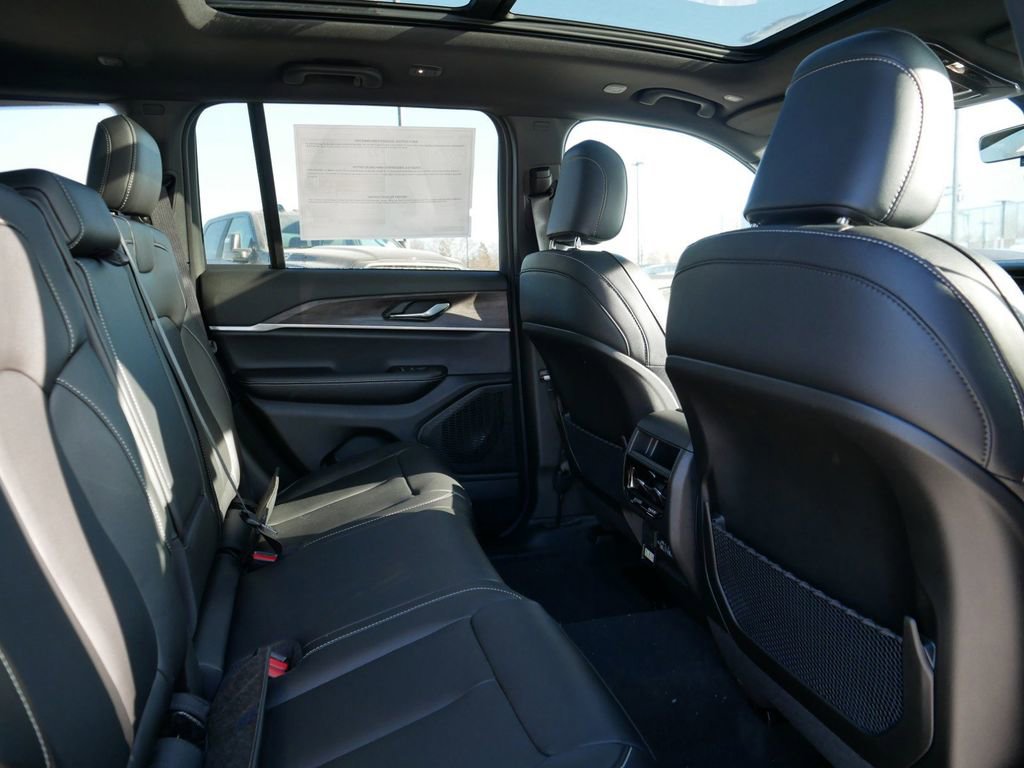 Thumbnail: 2025 Jeep Grand Cherokee - 27