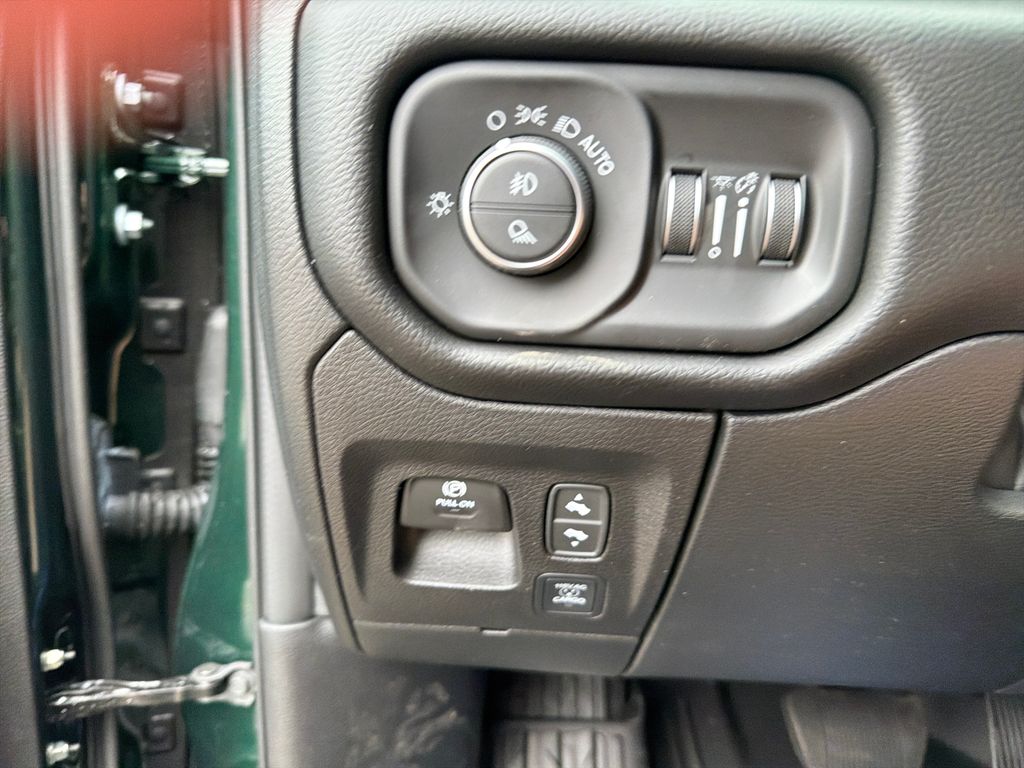Thumbnail: 2026 RAM 1500 - 25