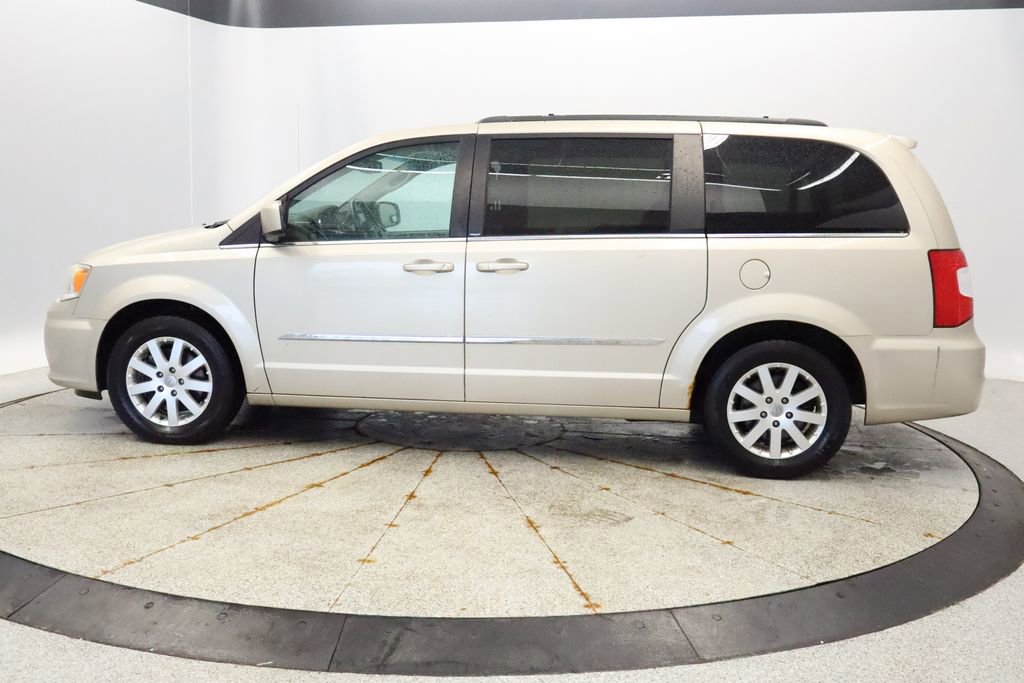 Thumbnail: 2014 Chrysler Town & Country - 2