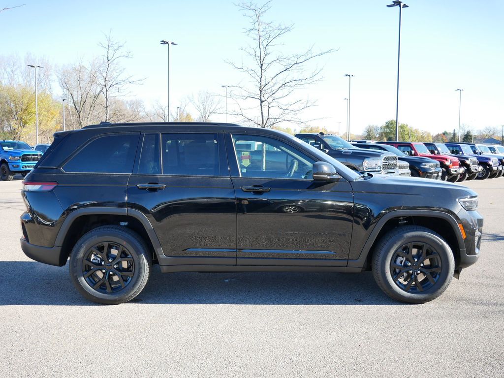Thumbnail: 2025 Jeep Grand Cherokee - 8